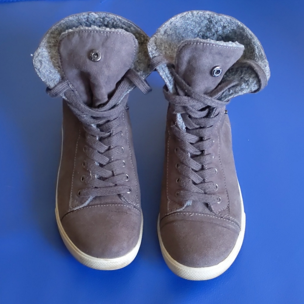 Brash boots